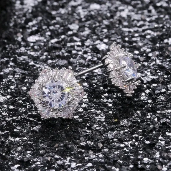 18K white gold hexagon halo stud earrings - Picture 4 of 7